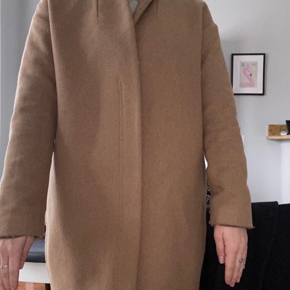 & Other Stories Tan Trench Coat with Minimalist Design